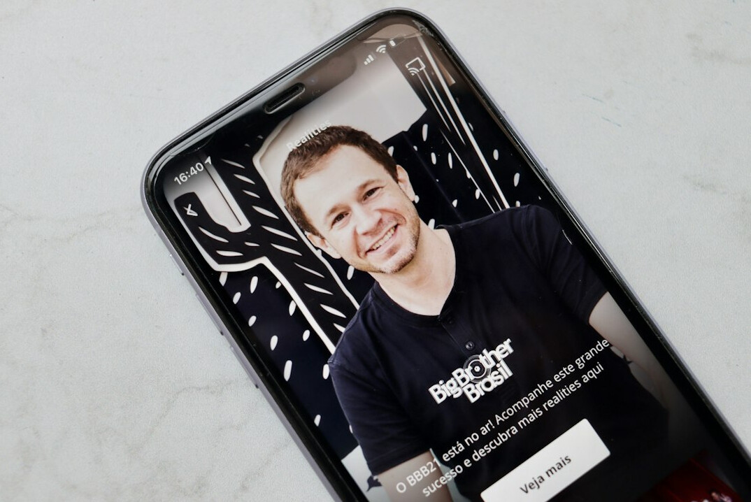 influencer promoting product